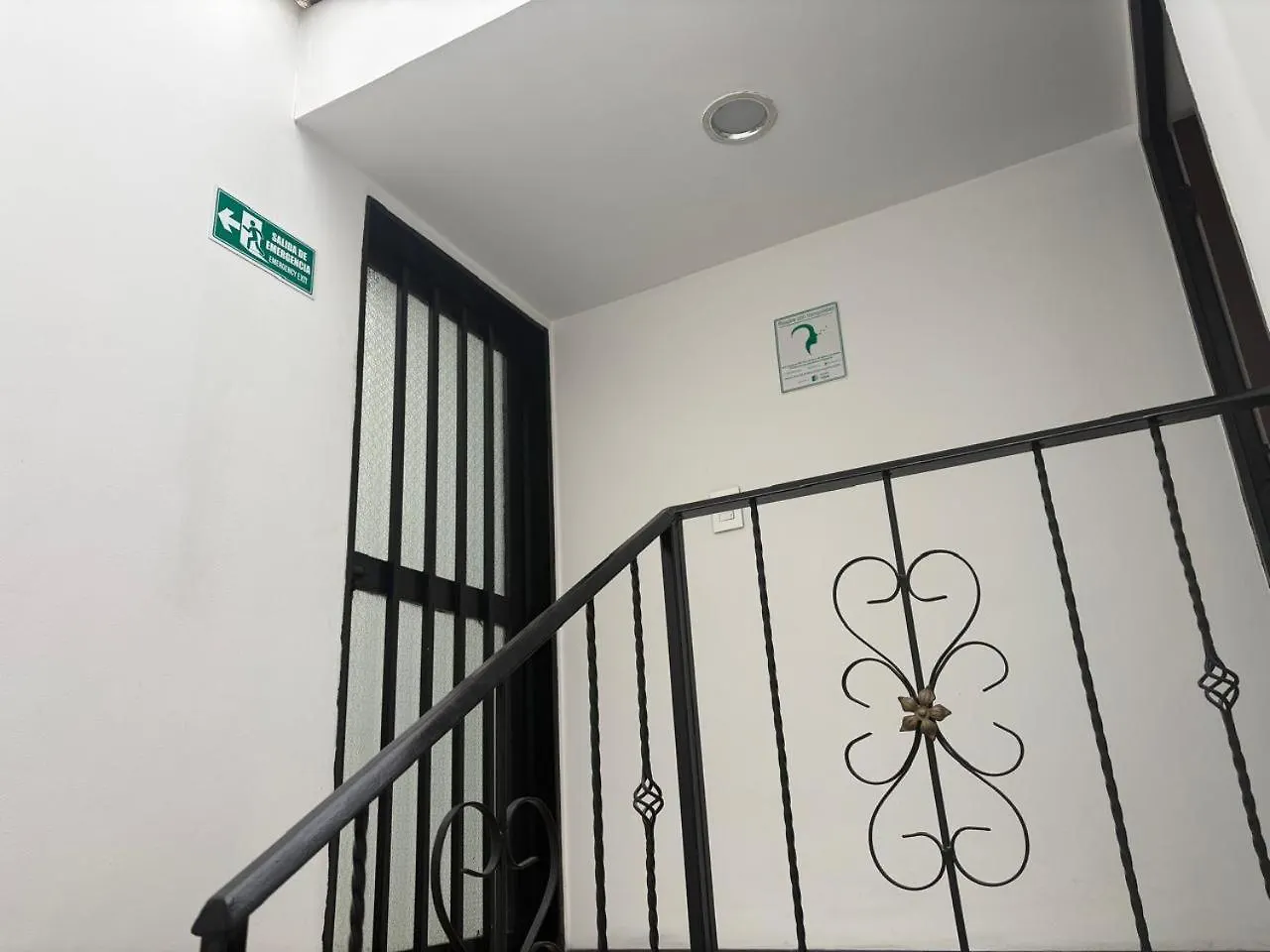 Dorado Inn - Cerca Al Aeropuerto - Habitacion 401 Богота