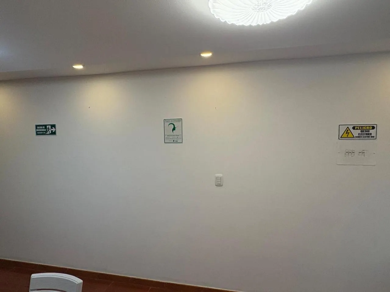 Dorado Inn - Cerca Al Aeropuerto - Habitacion 401 0*, 보고타 콜롬비아